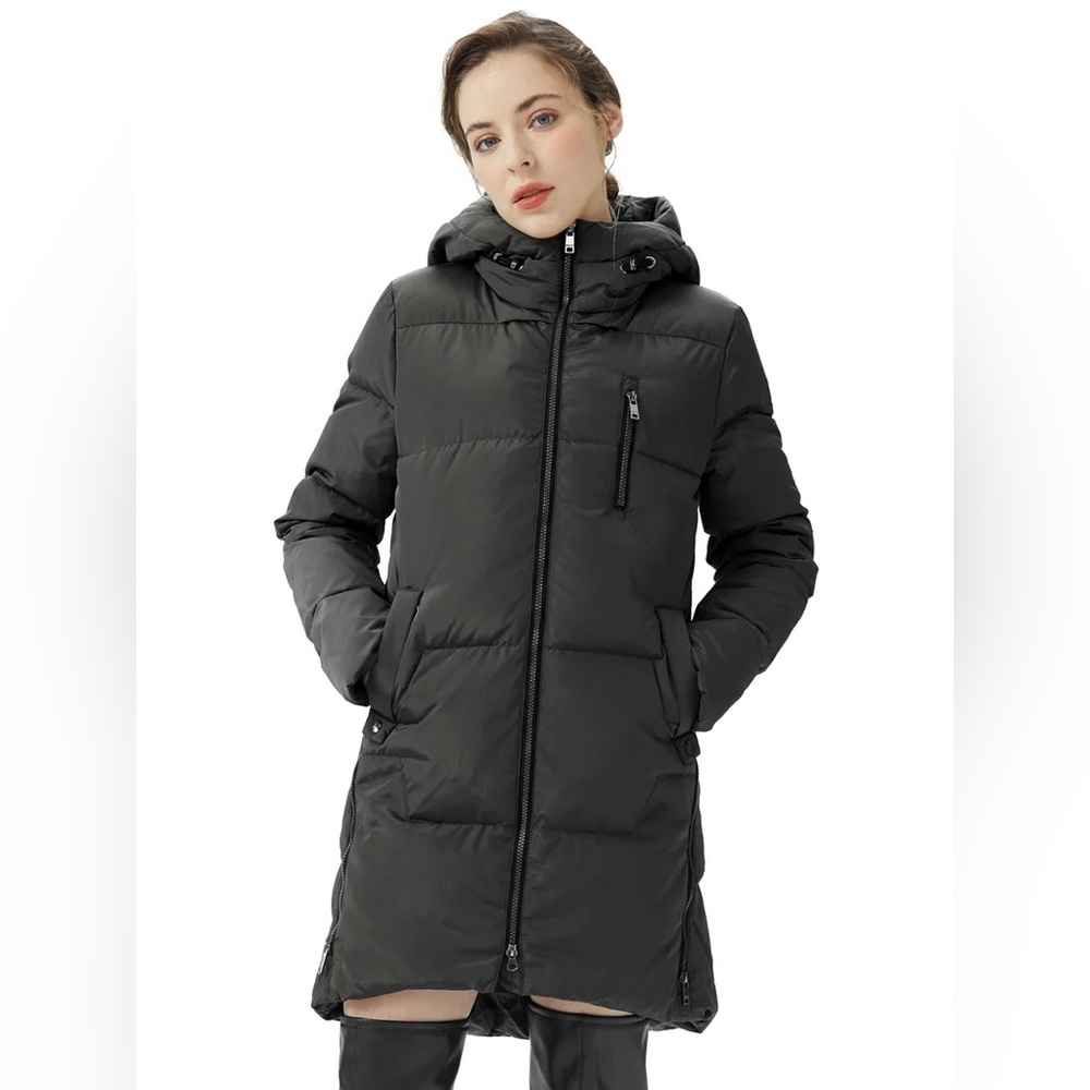 Orolay Women's Quilted Down Winter Parka Coat with Hood Duck Down in Black.